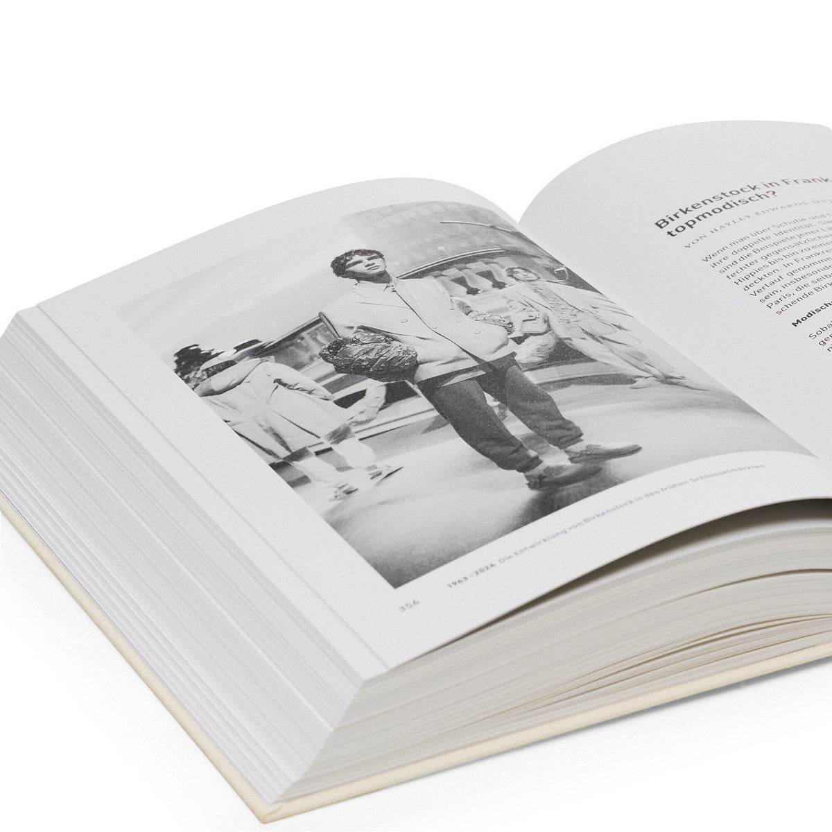 Book BS Corporate History DE Paper Linen White