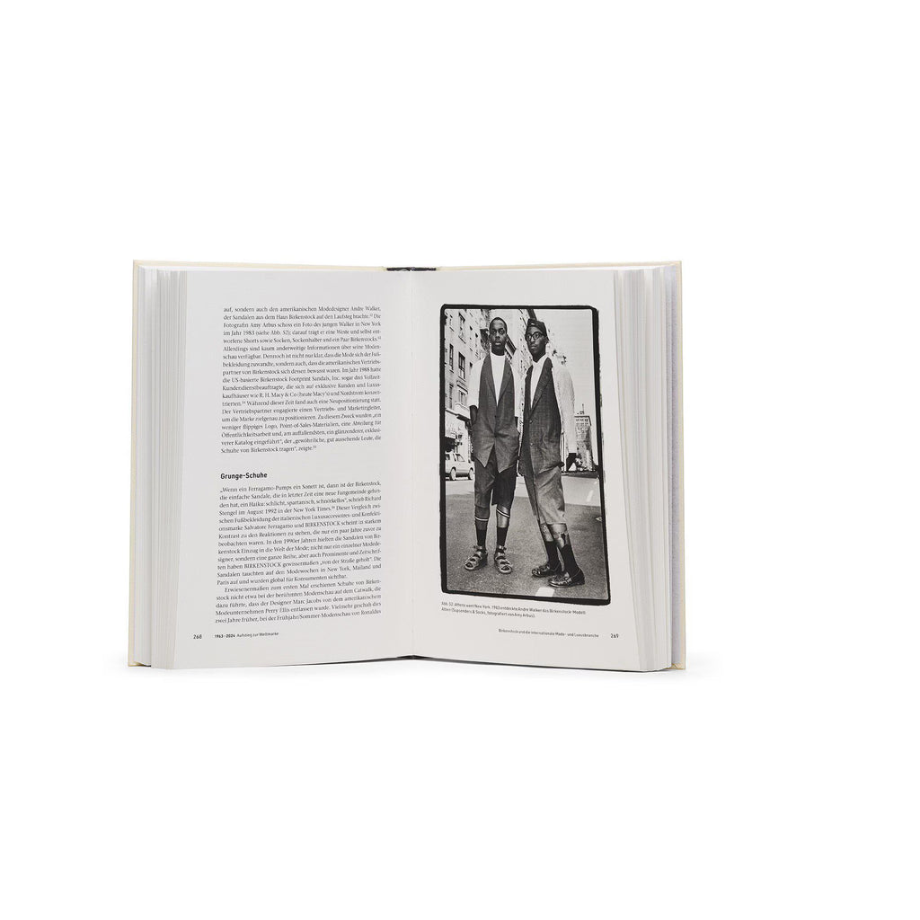 Book BS Corporate History DE Paper Linen White